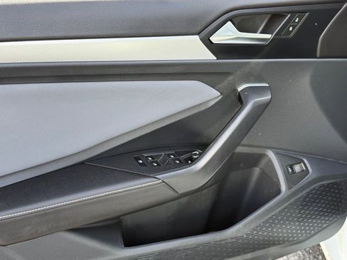 Used 2025 Volkswagen Jetta SE image 9