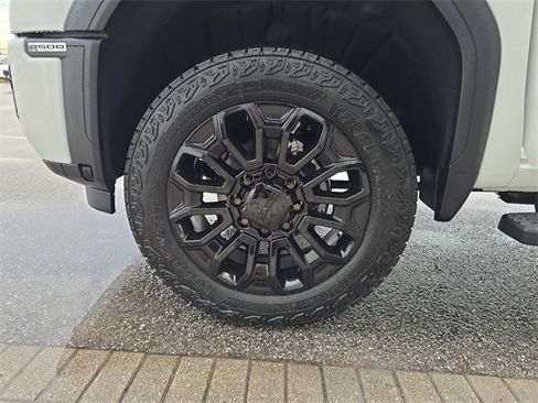 New 2025 GMC Sierra 2500 Denali w/ Denali Reserve Package image 31