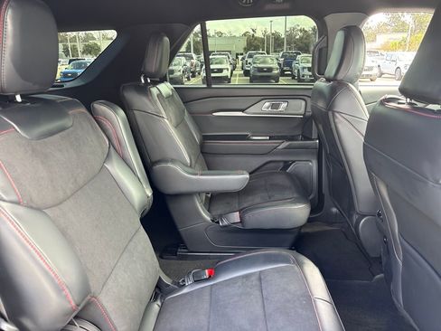 Used 2025 Ford Explorer ST image 31