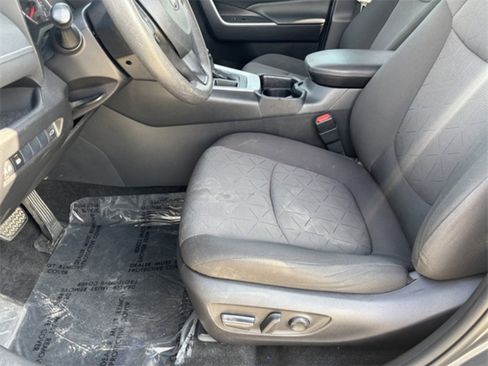 Used 2019 Toyota RAV4 XLE image 13