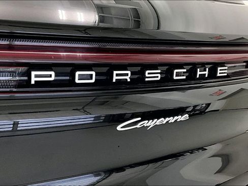Used 2024 Porsche Cayenne image 32