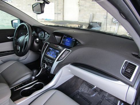 Used 2015 Acura TLX FWD image 11