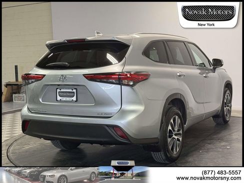 Used 2022 Toyota Highlander XLE AWD/4WD image 8