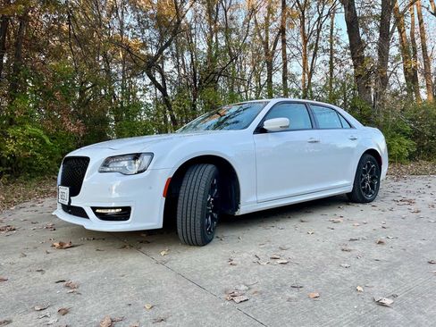 New 2023 Chrysler 300 Touring L w/ Popular Equipment Group image 2