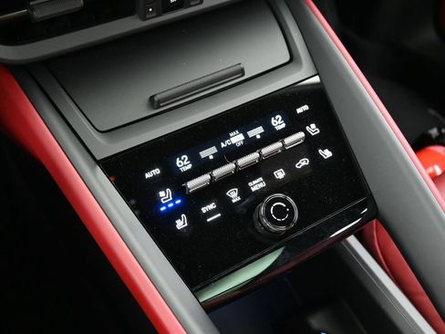 Certified 2025 Porsche Macan 4S Electric AWD/4WD image 21