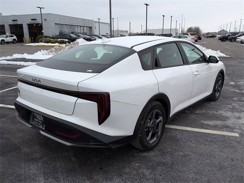 Used 2025 Kia K4 LXS image 6