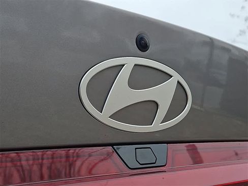 Used 2024 Hyundai Elantra SEL image 29