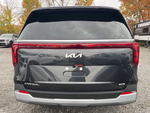 New 2026 Kia Carnival EX image 3