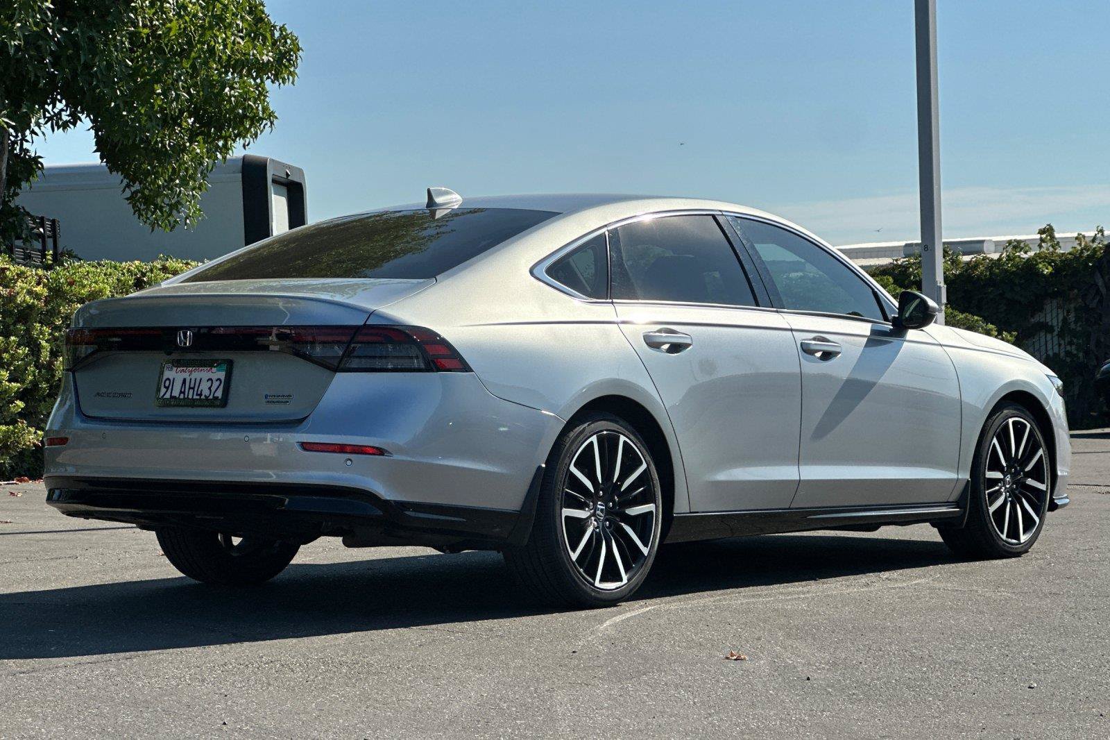 Used 2024 Honda Accord Touring image 3