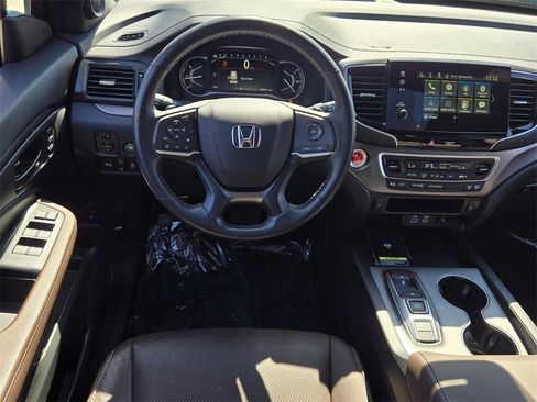 Certified 2025 Honda Passport EX-L image 12