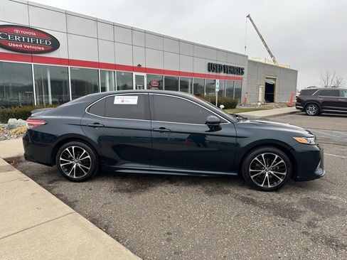Certified 2018 Toyota Camry SE w/ Moonroof Package image 2