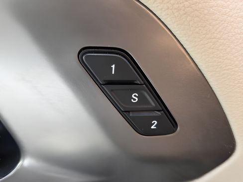 Used 2023 Chrysler Pacifica Touring-L FWD image 29