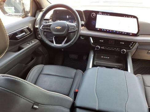 Used 2025 Chevrolet Tahoe Premier AWD/4WD image 5