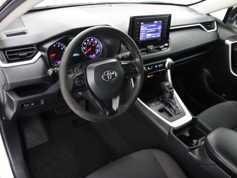 Used 2020 Toyota RAV4 LE FWD image 13