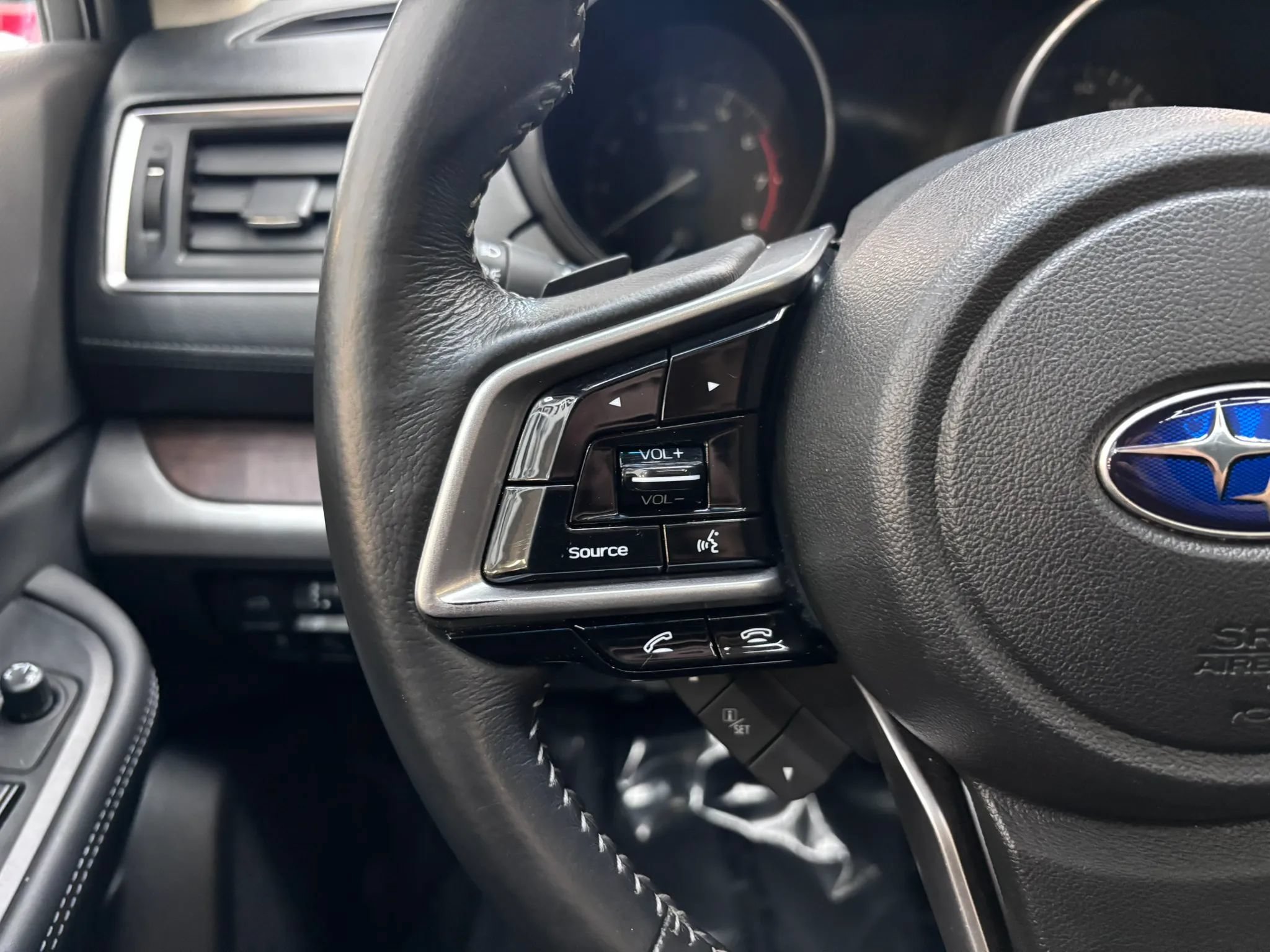 Used 2018 Subaru Outback 2.5i Limited AWD/4WD image 14