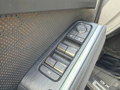Used 2025 Lexus GX 550 w/ Accessory Package (2T) AWD/4WD image 15