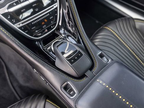 Used 2022 Aston Martin DB11 Volante RWD image 48