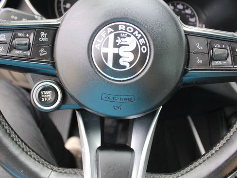 Used 2021 Alfa Romeo Stelvio Ti w/ Nero Edizione AWD/4WD image 14