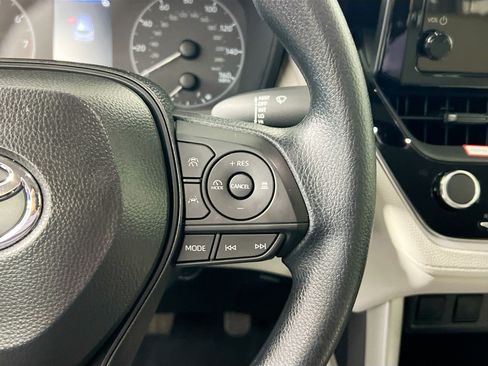 Used 2025 Toyota Corolla Cross L image 19