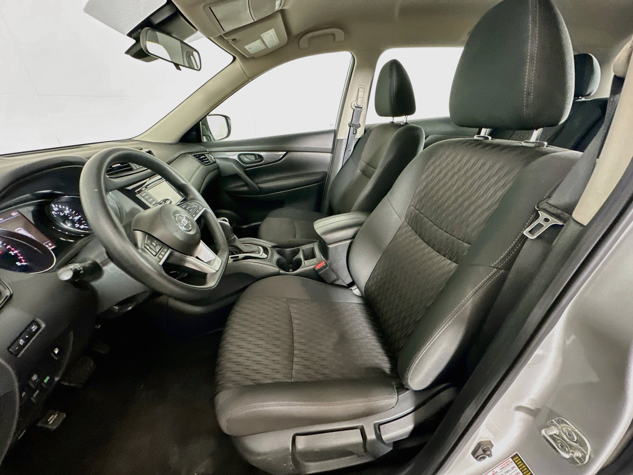 Used 2020 Nissan Rogue S FWD image 13