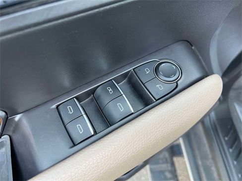 Used 2024 GMC Canyon Denali image 19