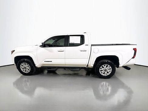 Used 2025 Toyota Tacoma SR5 AWD/4WD image 4