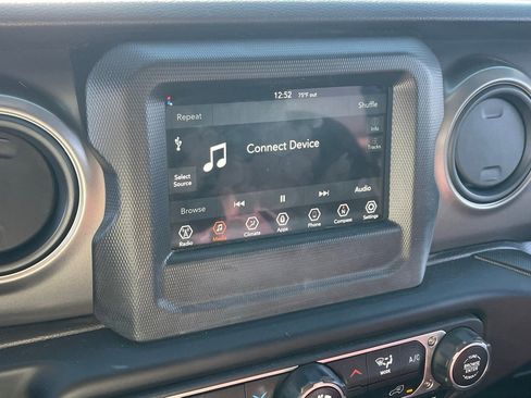 Used 2023 Jeep Wrangler Sport S image 5