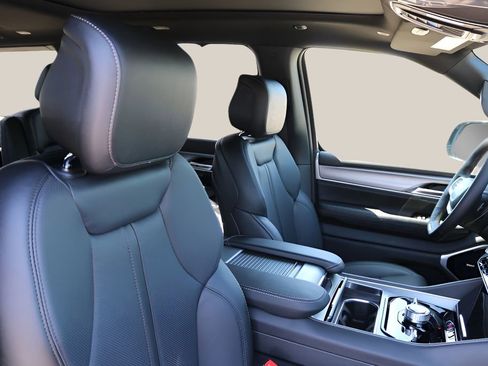 New 2026 Jeep Grand Wagoneer Limited AWD/4WD image 23