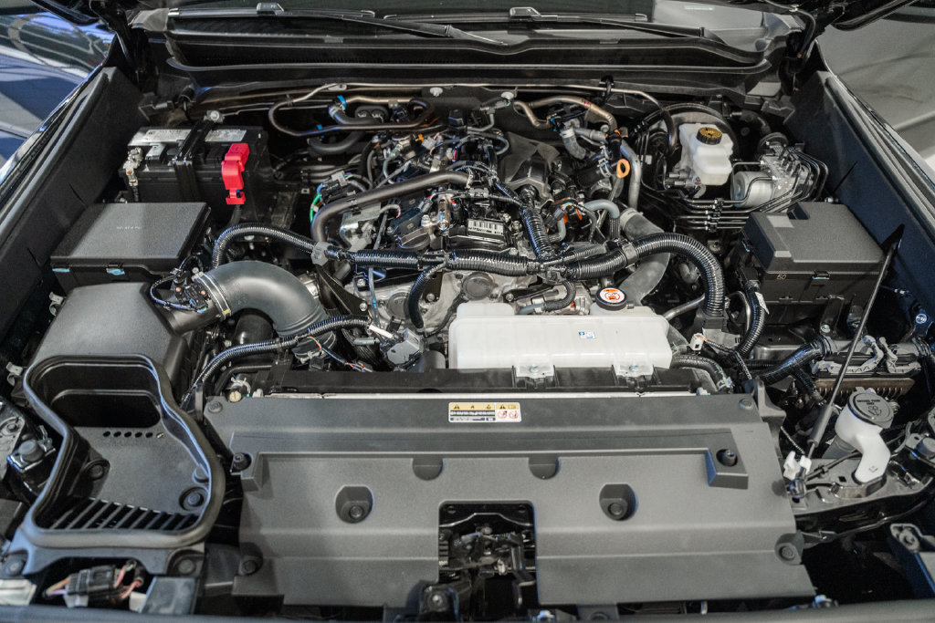 Certified 2025 Toyota Tacoma SR5 AWD/4WD image 15