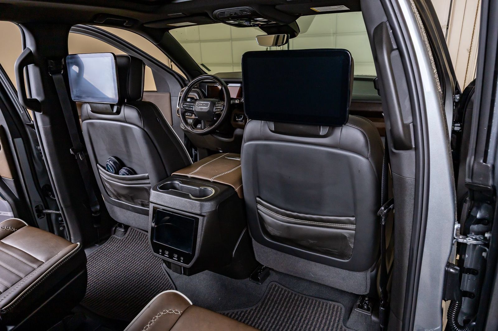 Used 2026 GMC Yukon Denali Ultimate w/ LPO, Floor Liner Package AWD/4WD image 33