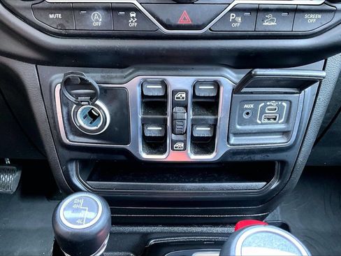 Used 2022 Jeep Gladiator Overland w/ Popular Equipment Package AWD/4WD image 17