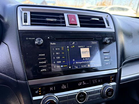 Used 2017 Subaru Outback 2.5i Premium image 16