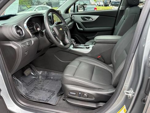 Used 2024 Chevrolet Blazer LT w/ Sound & Technology Package FWD image 19