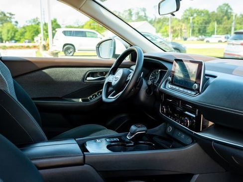 Used 2023 Nissan Rogue SV FWD image 23