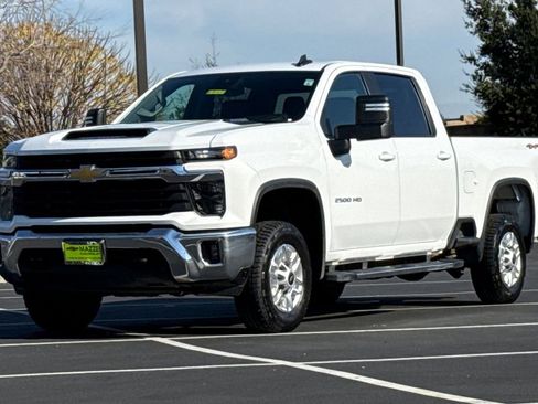 Used 2025 Chevrolet Silverado 2500 LT w/ Convenience Package image 16