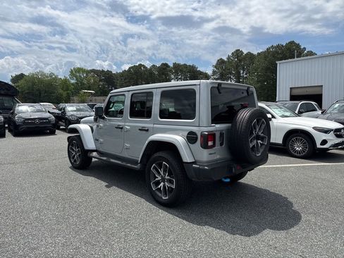 Used 2024 Jeep Wrangler Unlimited w/ Convenience Group AWD/4WD image 5