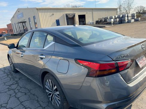 Used 2025 Nissan Altima 2.5 SV image 5