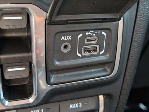 Used 2021 Jeep Wrangler Unlimited Sahara AWD/4WD image 33