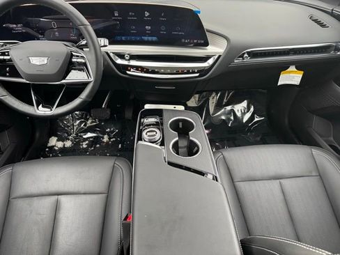 New 2025 Cadillac Lyriq Luxury AWD/4WD image 12
