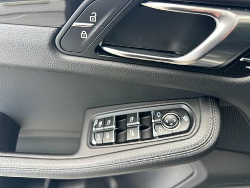 Certified 2024 Porsche Macan S AWD/4WD image 12
