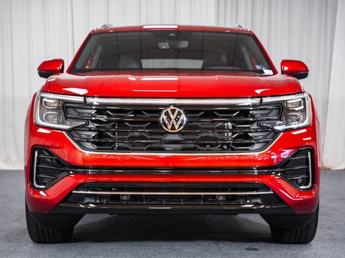 Used 2024 Volkswagen Atlas Cross Sport SEL R-Line AWD/4WD image 2