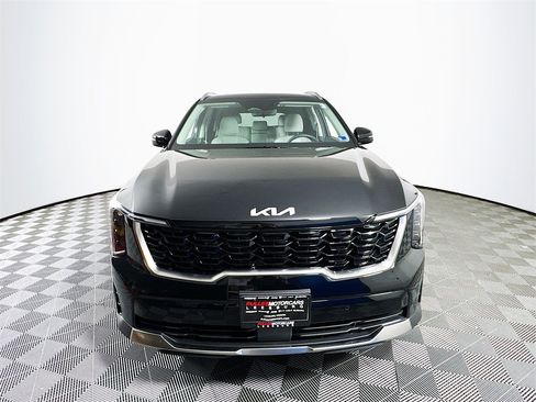 Used 2025 Kia Sorento S image 2