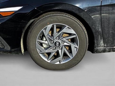 Certified 2025 Hyundai Elantra Blue image 9