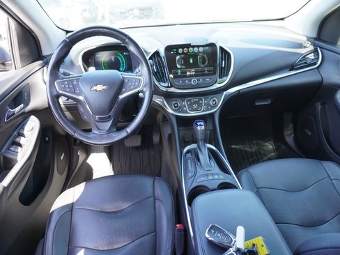 Used 2018 Chevrolet Volt Premier w/ Driver Confidence Package FWD image 2