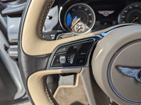 Used 2018 Bentley Bentayga AWD/4WD image 16