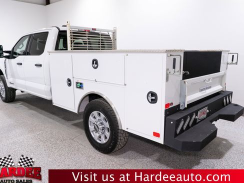 Used 2023 Ford F350 XLT w/ FX4 Off-Road Package image 3