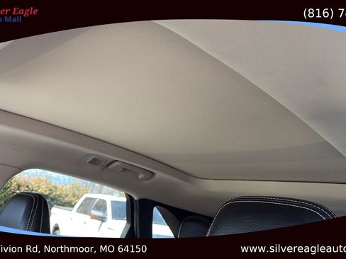 Used 2020 Ford Escape Titanium image 10