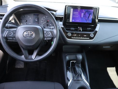 Used 2025 Toyota Corolla LE FWD image 14