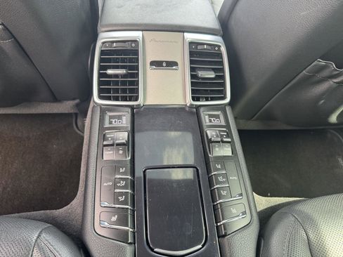 Used 2014 Porsche Panamera 4 image 18