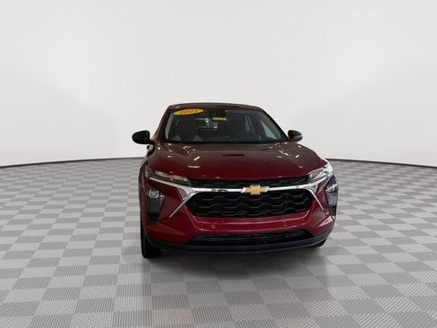 Certified 2025 Chevrolet Trax LS image 3